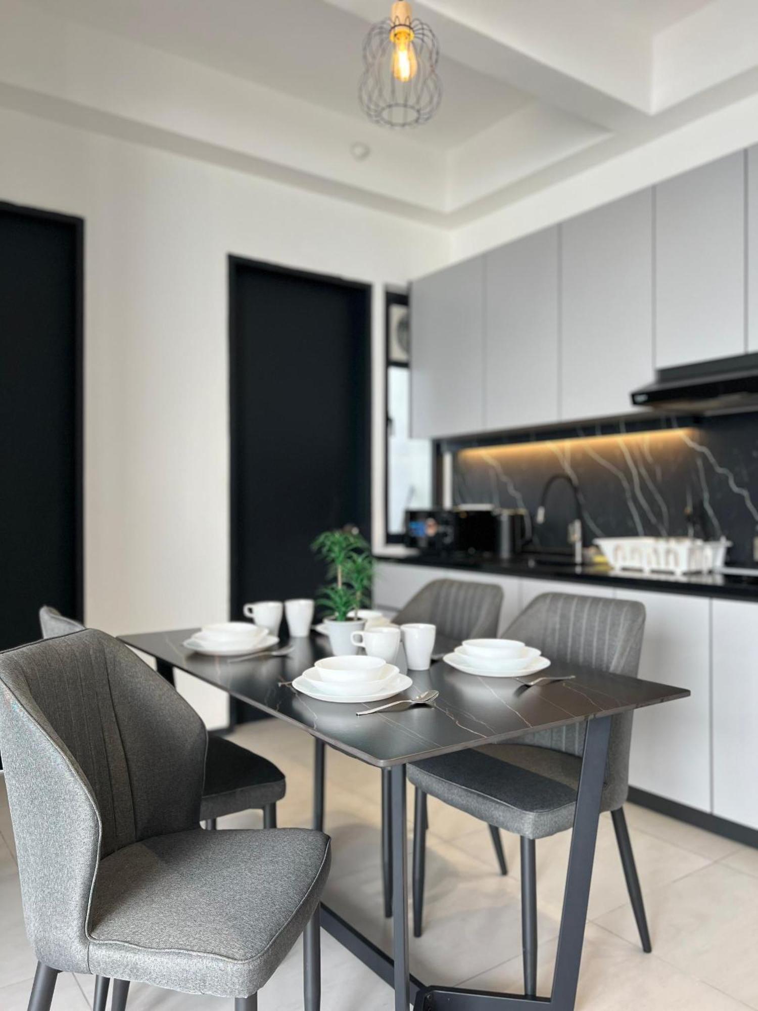 Urban Suites Two Or Three Bedroom Georgetown By Anc Jelutong Exteriör bild